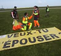 mariage-vacances-demande-parachute